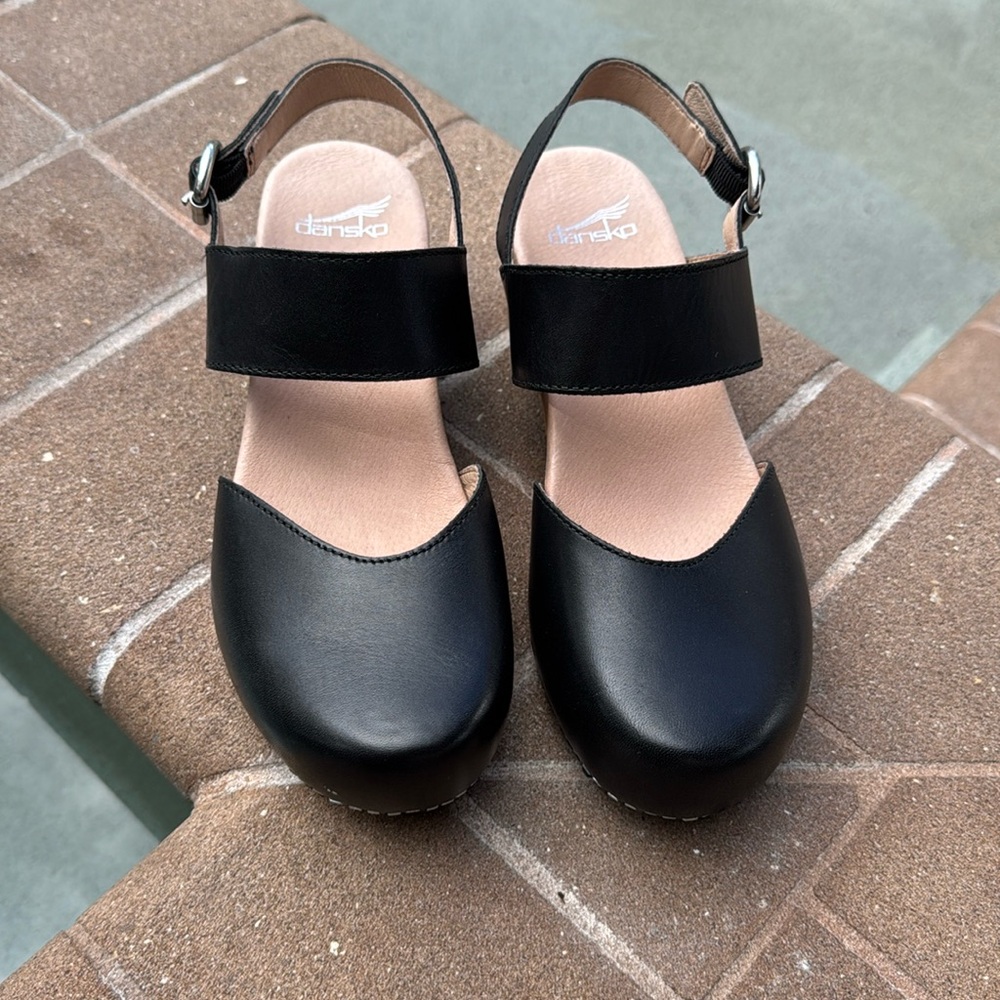 Dansko “ Malin” black clog sz 40 New